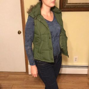 HM puffer vest w/ fur trim hood